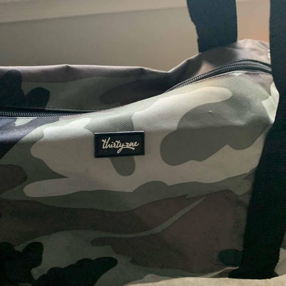 Thirty-One Camouflage junior rec Bag - Picture 1 of 3